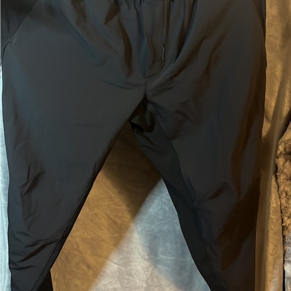 lululemon mens black surge hybrid joggers size 29 worn a few times.